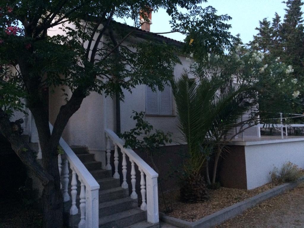 Banjol Calm House Operaヴィラ エクステリア 写真
